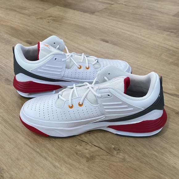 NEW Men’s Jordan Max Aura 5 Sneakers - Picture 5 of 7